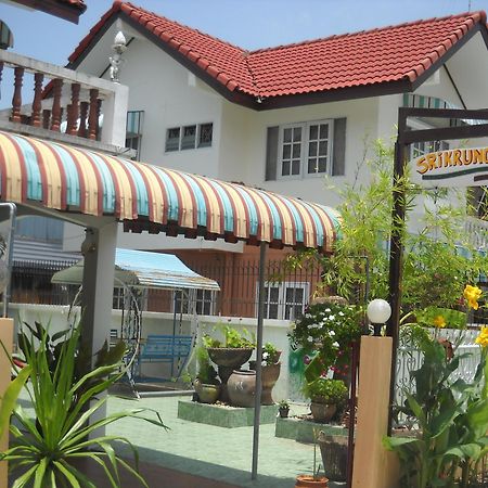 Sri Krung Guest House Phra Nakhon Si Ayutthaya Exteriör bild