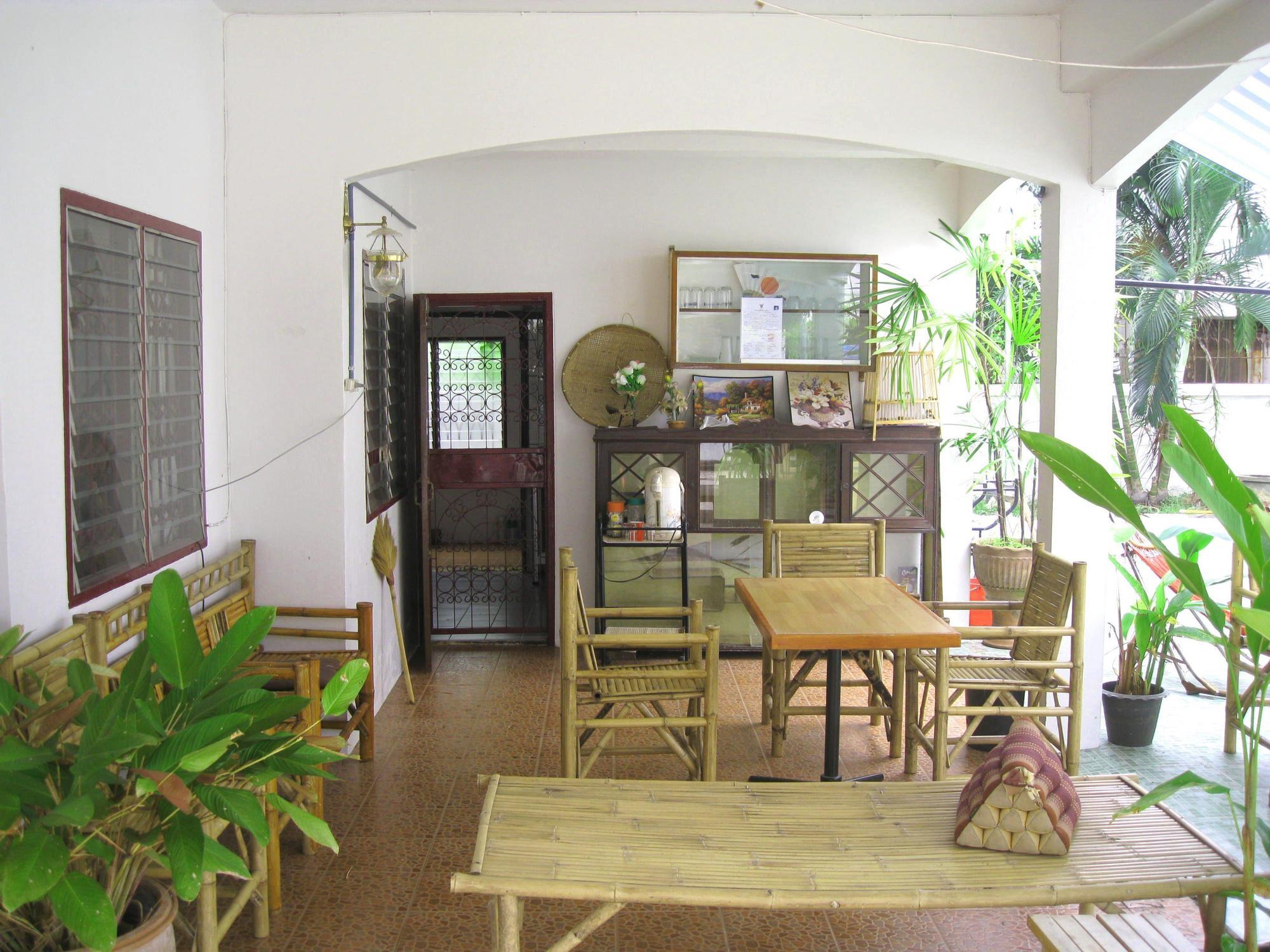 Sri Krung Guest House Phra Nakhon Si Ayutthaya Exteriör bild