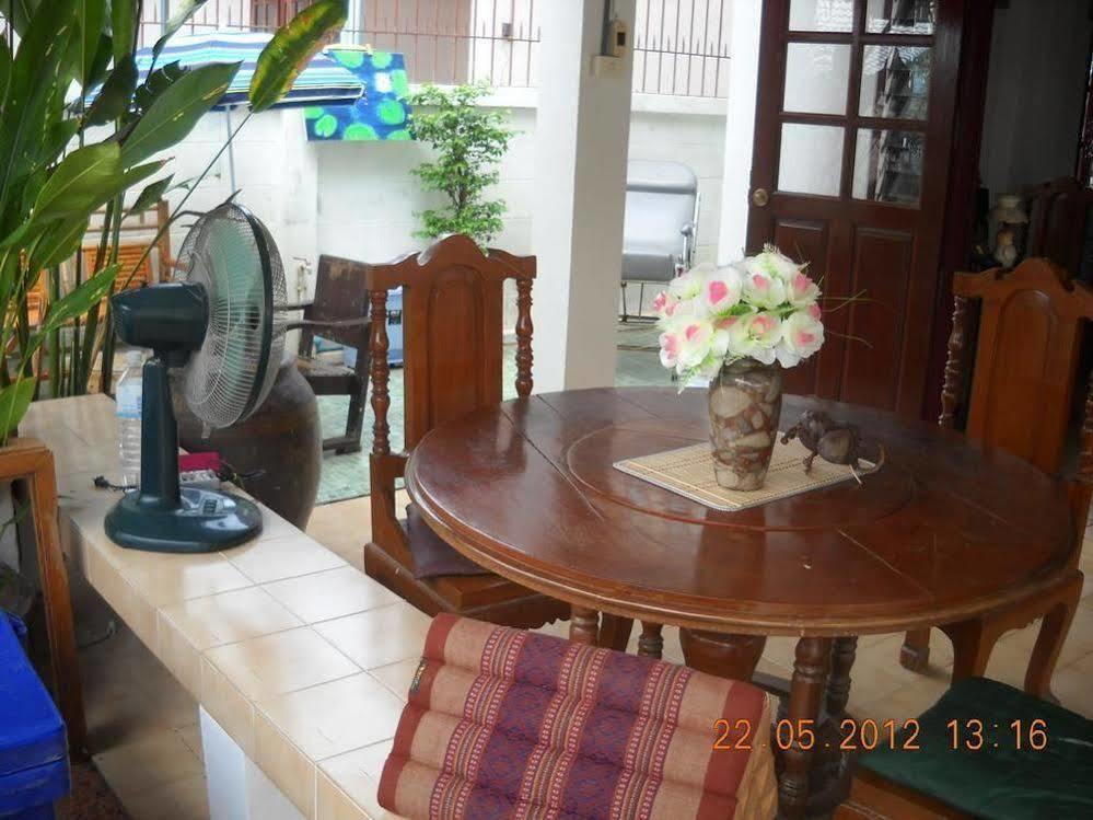 Sri Krung Guest House Phra Nakhon Si Ayutthaya Exteriör bild