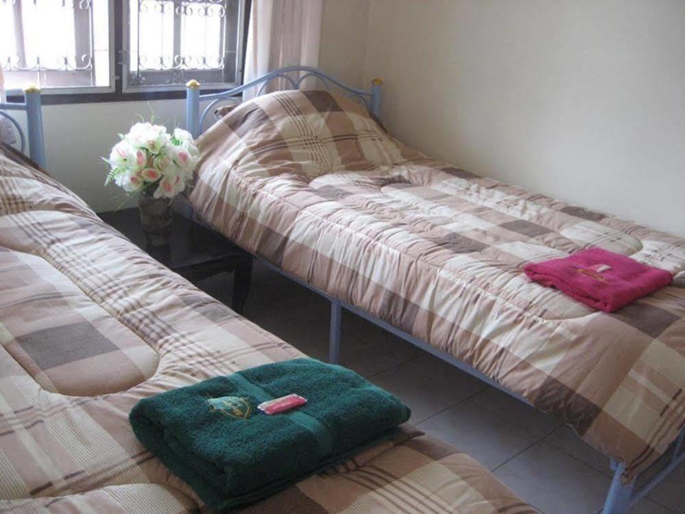 Sri Krung Guest House Phra Nakhon Si Ayutthaya Exteriör bild