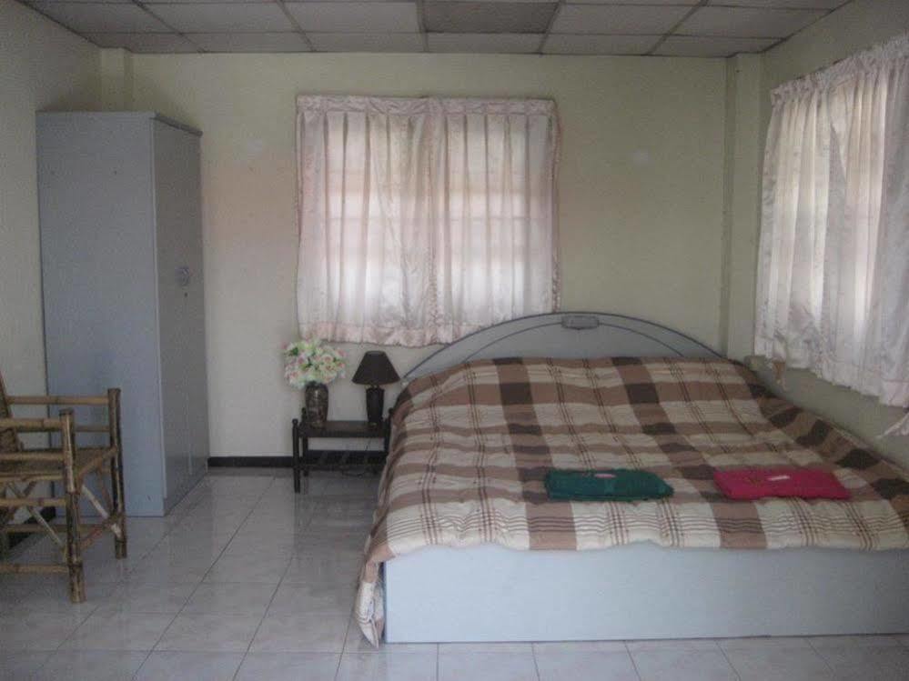 Sri Krung Guest House Phra Nakhon Si Ayutthaya Exteriör bild