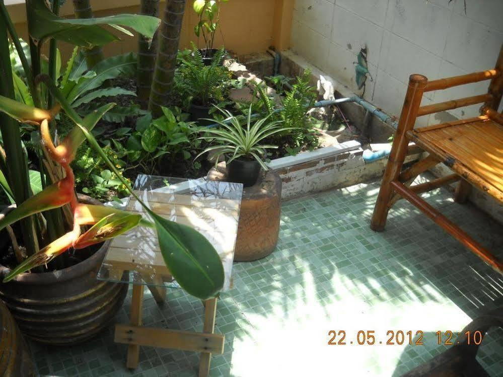 Sri Krung Guest House Phra Nakhon Si Ayutthaya Exteriör bild